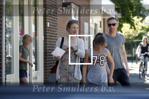 Maarssen  7 mei 2018
Noortje Herelaar (zwanger ) en Barry Atsma met zijn kinderen bij verloskundige