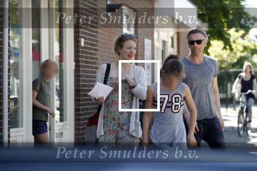Maarssen  7 mei 2018
Noortje Herelaar (zwanger ) en Barry Atsma met zijn kinderen bij verloskundige