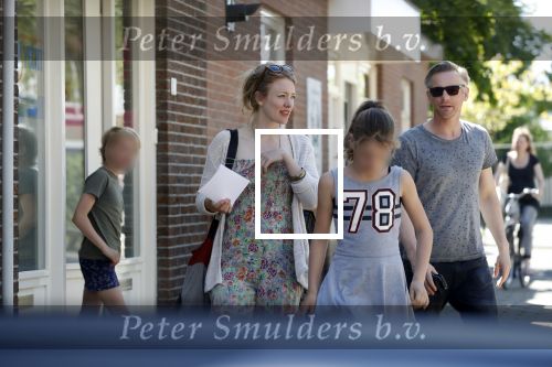 Maarssen  7 mei 2018
Noortje Herelaar (zwanger ) en Barry Atsma met zijn kinderen bij verloskundige