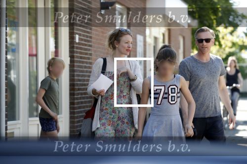 Maarssen  7 mei 2018
Noortje Herelaar (zwanger ) en Barry Atsma met zijn kinderen bij verloskundige