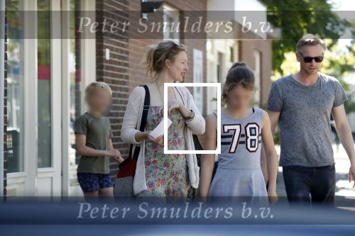 Maarssen  7 mei 2018
Noortje Herelaar (zwanger ) en Barry Atsma met zijn kinderen bij verloskundige