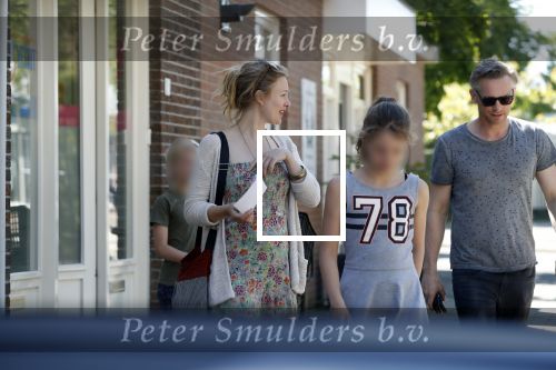 Maarssen  7 mei 2018
Noortje Herelaar (zwanger ) en Barry Atsma met zijn kinderen bij verloskundige