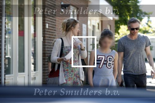 Maarssen  7 mei 2018
Noortje Herelaar (zwanger ) en Barry Atsma met zijn kinderen bij verloskundige