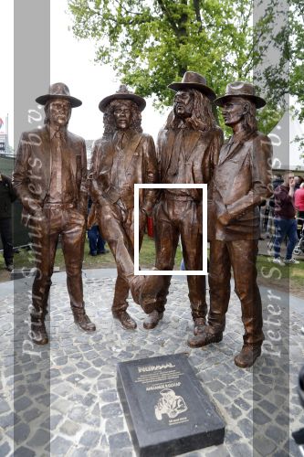 Hummelo 10 mei 2018
Onthulling standbeeld rockgroep Normaal met de bandleden Bennie Jolink, Ferdi Joly, Willem Terhorst en de partner van het overleden lid Jan Manschot