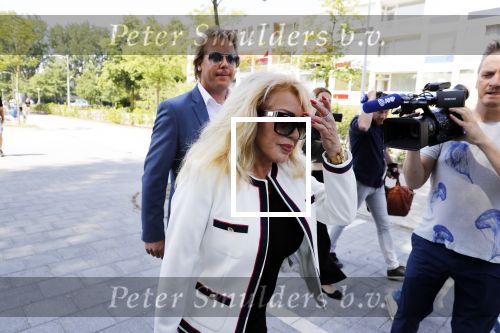Amsterdam 28 mei 2018
Rechtszaak Patricia Paay tegen Eendevanger en Geen Stijl.nl in rechtbank van Amsterdam. Patricia kwam met haar man Robbert Hinfelaar.