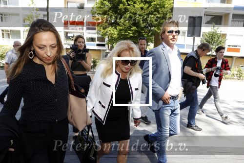 Amsterdam 28 mei 2018
Rechtszaak Patricia Paay tegen Eendevanger en Geen Stijl.nl in rechtbank van Amsterdam. Patricia kwam met haar man Robbert Hinfelaar.
