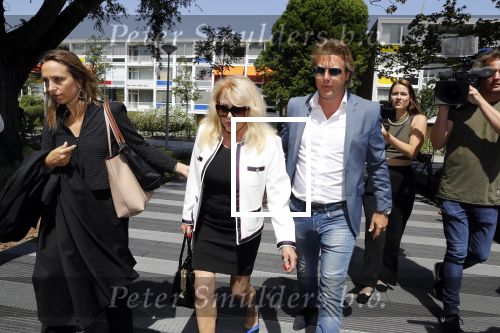 Amsterdam 28 mei 2018
Rechtszaak Patricia Paay tegen Eendevanger en Geen Stijl.nl in rechtbank van Amsterdam. Patricia kwam met haar man Robbert Hinfelaar.