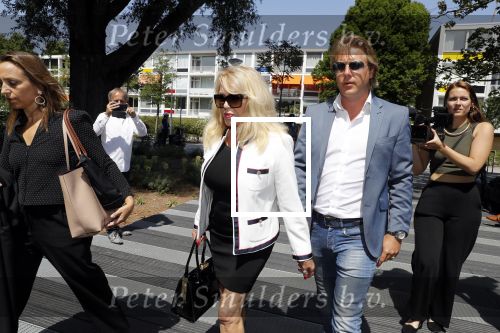 Amsterdam 28 mei 2018
Rechtszaak Patricia Paay tegen Eendevanger en Geen Stijl.nl in rechtbank van Amsterdam. Patricia kwam met haar man Robbert Hinfelaar.
