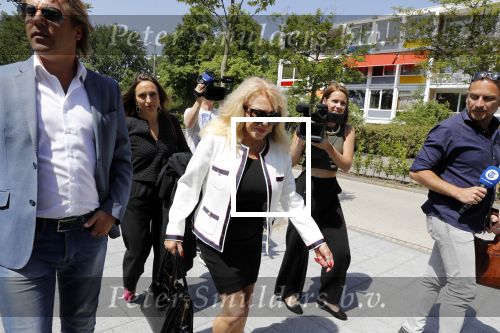 Amsterdam 28 mei 2018
Rechtszaak Patricia Paay tegen Geen Stijl en Eendevanger. Patricia kwam met haar man Robbert Hinfelaar naar de rechtbank in Amsterdam. Johan Vlemmix was ook aanwezig.