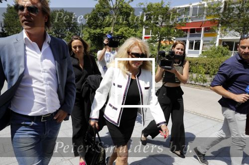 Amsterdam 28 mei 2018
Rechtszaak Patricia Paay tegen Geen Stijl en Eendevanger. Patricia kwam met haar man Robbert Hinfelaar naar de rechtbank in Amsterdam. Johan Vlemmix was ook aanwezig.