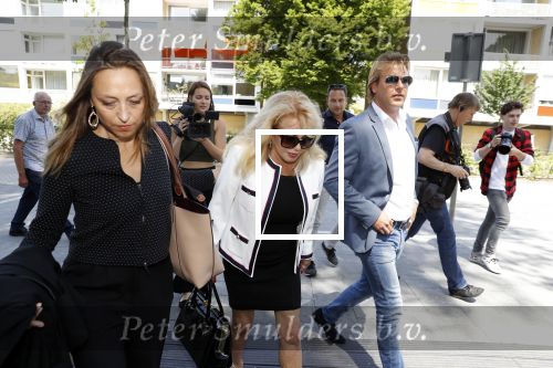 Amsterdam 28 mei 2018
Rechtszaak Patricia Paay tegen Geen Stijl en Eendevanger. Patricia kwam met haar man Robbert Hinfelaar naar de rechtbank in Amsterdam. Johan Vlemmix was ook aanwezig.