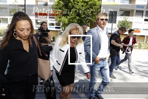 Amsterdam 28 mei 2018
Rechtszaak Patricia Paay tegen Geen Stijl en Eendevanger. Patricia kwam met haar man Robbert Hinfelaar naar de rechtbank in Amsterdam. Johan Vlemmix was ook aanwezig.
