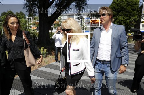 Amsterdam 28 mei 2018
Rechtszaak Patricia Paay tegen Geen Stijl en Eendevanger. Patricia kwam met haar man Robbert Hinfelaar naar de rechtbank in Amsterdam. Johan Vlemmix was ook aanwezig.