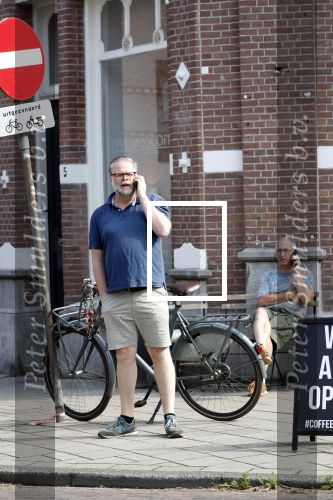 Amsterdam 25 mei 2018
Patrick Stoof bellend op straat.