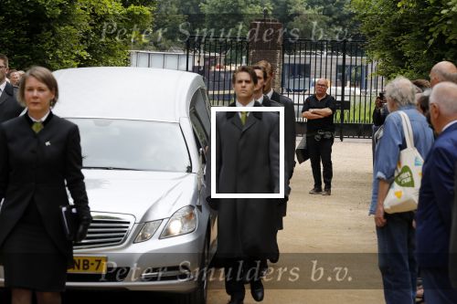 Amsterdam 24 mei 2018
Begrafenis Natascha Emanuels op begraafplaats zorgvlied. Paul de Leeuw