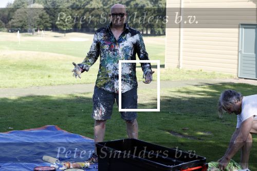 Eemnes 28 mei 2018
Golfwedstrijd ten bate van Warchild met oa Victor Reinier Toine v Peperstraten Mariska v Kolck en Frits Sissing. Kunstenaar Pim Smit maakt samen met victor Reinier een schilderij .