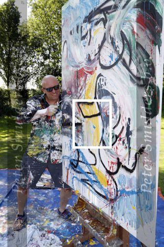 Eemnes 28 mei 2018
Golfwedstrijd ten bate van Warchild met oa Victor Reinier Toine v Peperstraten Mariska v Kolck en Frits Sissing. Kunstenaar Pim Smit maakt samen met victor Reinier een schilderij .
