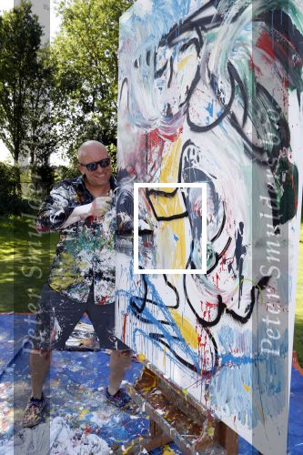 Eemnes 28 mei 2018
Golfwedstrijd ten bate van Warchild met oa Victor Reinier Toine v Peperstraten Mariska v Kolck en Frits Sissing. Kunstenaar Pim Smit maakt samen met victor Reinier een schilderij .