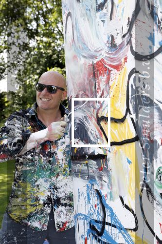 Eemnes 28 mei 2018
Golfwedstrijd ten bate van Warchild met oa Victor Reinier Toine v Peperstraten Mariska v Kolck en Frits Sissing. Kunstenaar Pim Smit maakt samen met victor Reinier een schilderij .