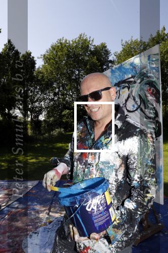 Eemnes 28 mei 2018
Golfwedstrijd ten bate van Warchild met oa Victor Reinier Toine v Peperstraten Mariska v Kolck en Frits Sissing. Kunstenaar Pim Smit maakt samen met victor Reinier een schilderij .