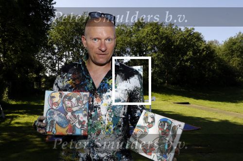 Eemnes 28 mei 2018
Golfwedstrijd ten bate van Warchild met oa Victor Reinier Toine v Peperstraten Mariska v Kolck en Frits Sissing. Kunstenaar Pim Smit maakt samen met victor Reinier een schilderij .