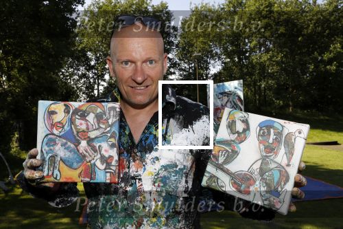 Eemnes 28 mei 2018
Golfwedstrijd ten bate van Warchild met oa Victor Reinier Toine v Peperstraten Mariska v Kolck en Frits Sissing. Kunstenaar Pim Smit maakt samen met victor Reinier een schilderij .