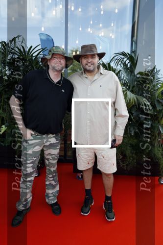 Amsterdam 5 juni 2018
Premiere Jurassic world in het amsterdam theater. Raymond v Barneveld met een kennis