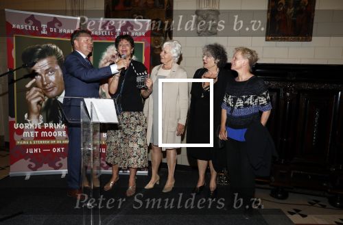 Haarzuilens 6 juni 2018
Opening expositie in kasteel de haar met oa Rene Mioch Annewil Blankers Renee Soutendijk en Willeke v Ammelrooij.