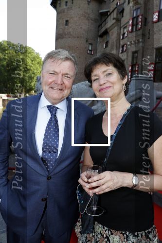 Haarzuilens 6 juni 2018
Opening expositie in kasteel de haar met oa Rene Mioch Annewil Blankers Renee Soutendijk en Willeke v Ammelrooij.