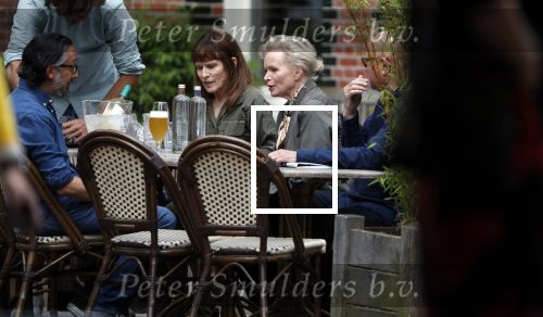 Amsterdam 24 mei 2018
Renee Soutendijk en haar man Thed Lensen met vrienden op terras