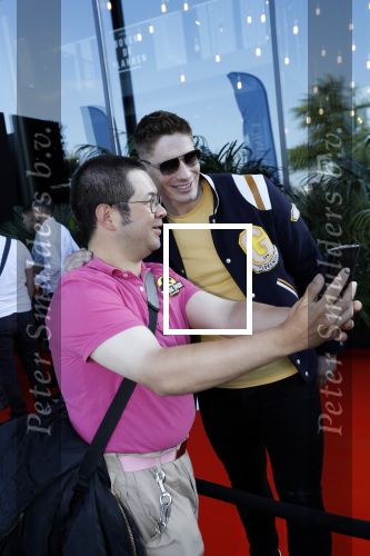 Amsterdam 5 juni 2018
Premiere Jurassic world in het amsterdam theater. Rico Verhoeven met een fan