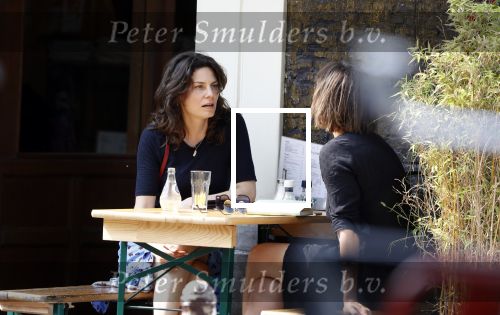 Amsterdam 24 mei 2018
Rifka Lodeizen op terras.