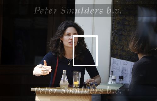 Amsterdam 24 mei 2018
Rifka Lodeizen op terras.