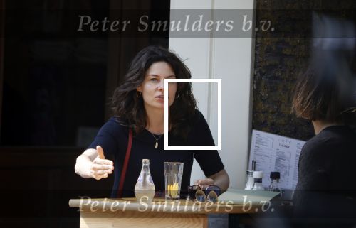 Amsterdam 24 mei 2018
Rifka Lodeizen op terras.