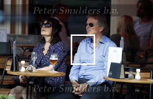 Amsterdam 23 mei 2018
Robert en Roos ten Brink op terras in Amsterdam zuid