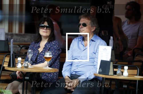 Amsterdam 23 mei 2018
Robert en Roos ten Brink op terras in Amsterdam zuid