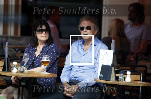 Amsterdam 23 mei 2018
Robert en Roos ten Brink op terras in Amsterdam zuid