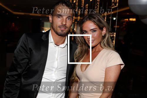 Utrecht 2 juni 2018
Gala van Wesley Sneijder in Hoptel v d Valk. Wesley kreeg een belangrijke onderscheiding van de gemeente Utrecht buit bhanden van Burgemeester Jan v Zanen. Yolanthe Sneijder Cabau v Kasbergen feliciteerde hem. Rodney Sneijder met zijn vriendin
