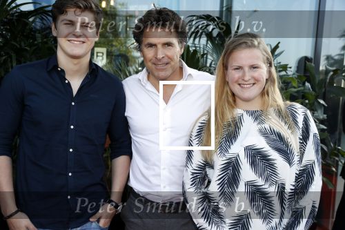Amsterdam 5 juni 2018
Premiere Jurassic world in het amsterdam theater. Toine v Peperstraten met kinderen