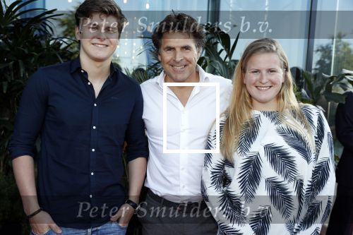 Amsterdam 5 juni 2018
Premiere Jurassic world in het amsterdam theater. Toine v Peperstraten met kinderen