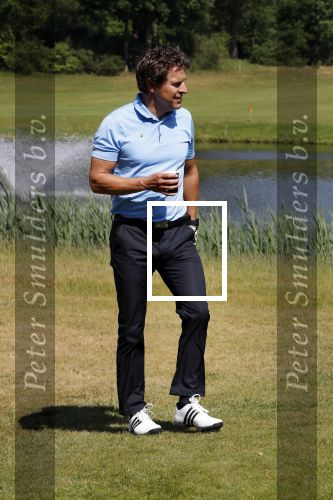 Eemnes 28 mei 2018
Golfwedstrijd ten bate van Warchild met oa Victor Reinier Toine v Peperstraten Mariska v Kolck en Frits Sissing. Kunstenaar Pim Smit maakt samen met victor Reinier een schilderij .