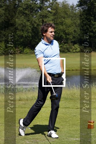 Eemnes 28 mei 2018
Golfwedstrijd ten bate van Warchild met oa Victor Reinier Toine v Peperstraten Mariska v Kolck en Frits Sissing. Kunstenaar Pim Smit maakt samen met victor Reinier een schilderij .