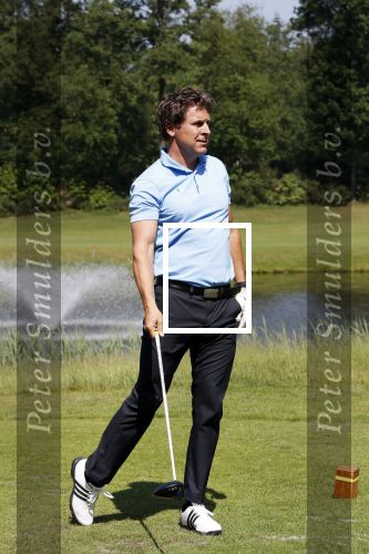 Eemnes 28 mei 2018
Golfwedstrijd ten bate van Warchild met oa Victor Reinier Toine v Peperstraten Mariska v Kolck en Frits Sissing. Kunstenaar Pim Smit maakt samen met victor Reinier een schilderij .