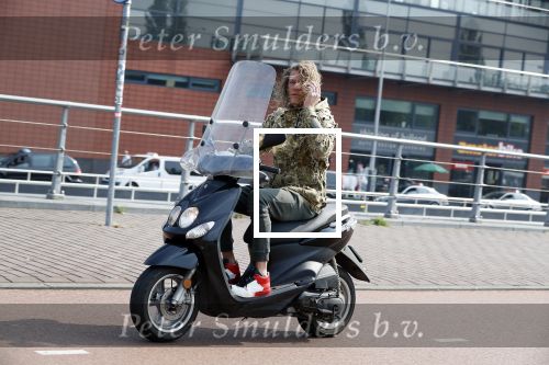 Amsterdam 29 mei 2018
Tygo Gernandt met sigaret op zijn scooter.