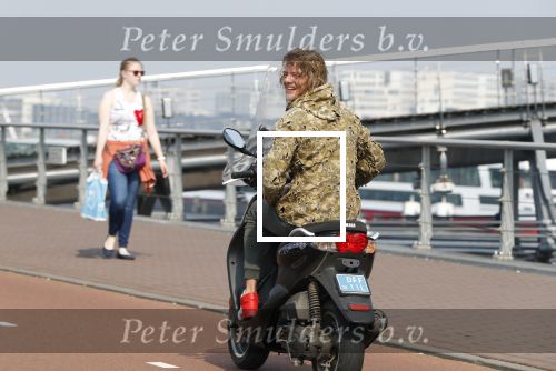 Amsterdam 29 mei 2018
Tygo Gernandt met sigaret op zijn scooter.