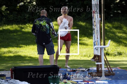Eemnes 28 mei 2018
Golfwedstrijd ten bate van Warchild met oa Victor Reinier Toine v Peperstraten Mariska v Kolck en Frits Sissing. Kunstenaar Pim Smit maakt samen met victor Reinier een schilderij .