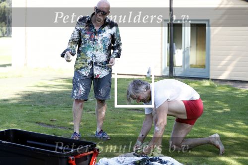 Eemnes 28 mei 2018
Golfwedstrijd ten bate van Warchild met oa Victor Reinier Toine v Peperstraten Mariska v Kolck en Frits Sissing. Kunstenaar Pim Smit maakt samen met victor Reinier een schilderij .