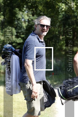 Eemnes 28 mei 2018
Golfwedstrijd ten bate van Warchild met oa Victor Reinier Toine v Peperstraten Mariska v Kolck en Frits Sissing. Kunstenaar Pim Smit maakt samen met victor Reinier een schilderij .