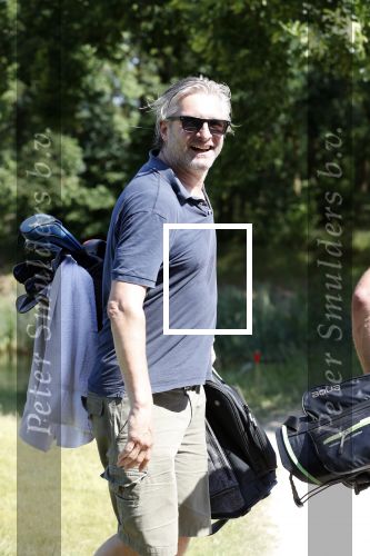 Eemnes 28 mei 2018
Golfwedstrijd ten bate van Warchild met oa Victor Reinier Toine v Peperstraten Mariska v Kolck en Frits Sissing. Kunstenaar Pim Smit maakt samen met victor Reinier een schilderij .