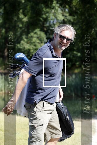 Eemnes 28 mei 2018
Golfwedstrijd ten bate van Warchild met oa Victor Reinier Toine v Peperstraten Mariska v Kolck en Frits Sissing. Kunstenaar Pim Smit maakt samen met victor Reinier een schilderij .